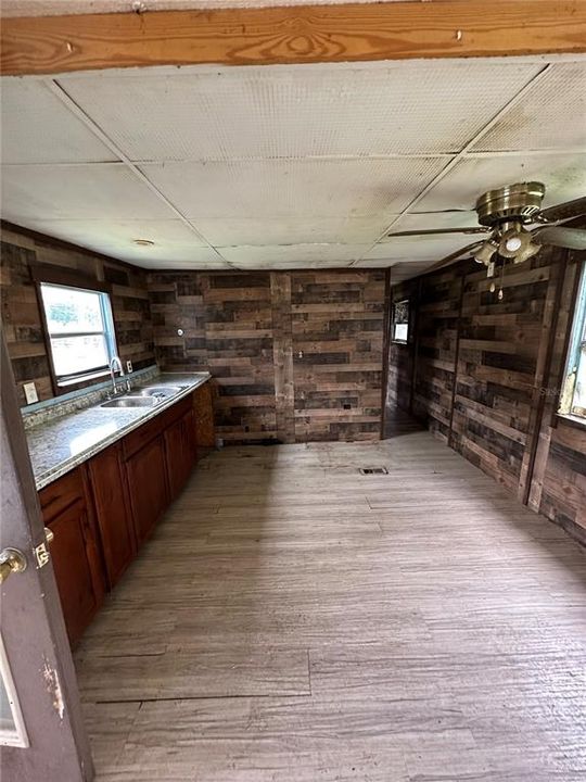 For Sale: $200,000 (4 beds, 2 baths, 840 Square Feet)