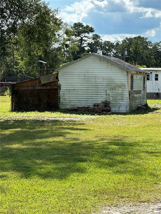 For Sale: $200,000 (4 beds, 2 baths, 840 Square Feet)