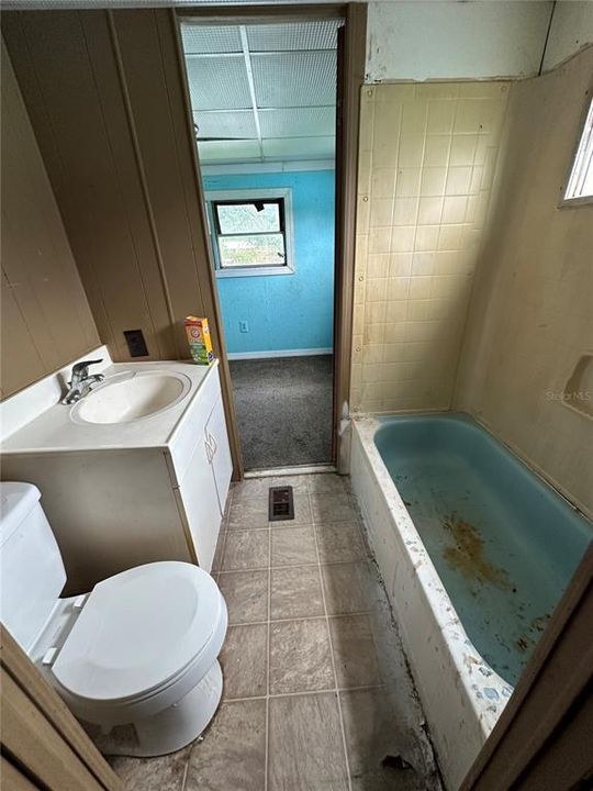 For Sale: $200,000 (4 beds, 2 baths, 840 Square Feet)