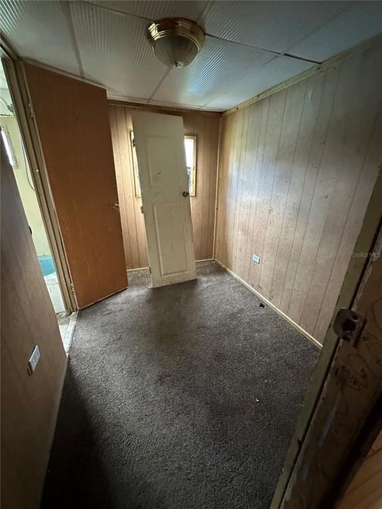 For Sale: $200,000 (4 beds, 2 baths, 840 Square Feet)