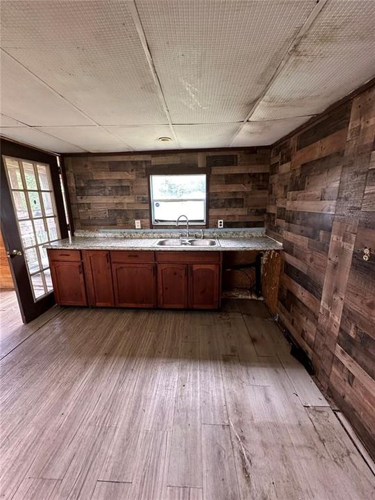 For Sale: $200,000 (4 beds, 2 baths, 840 Square Feet)