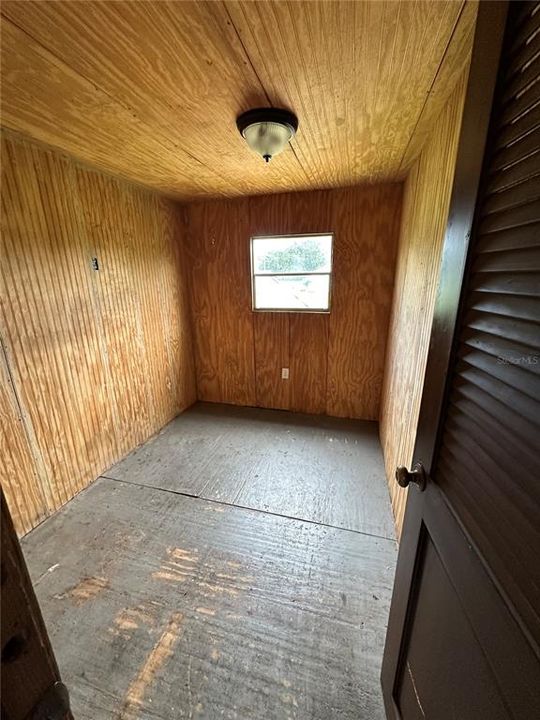 For Sale: $200,000 (4 beds, 2 baths, 840 Square Feet)