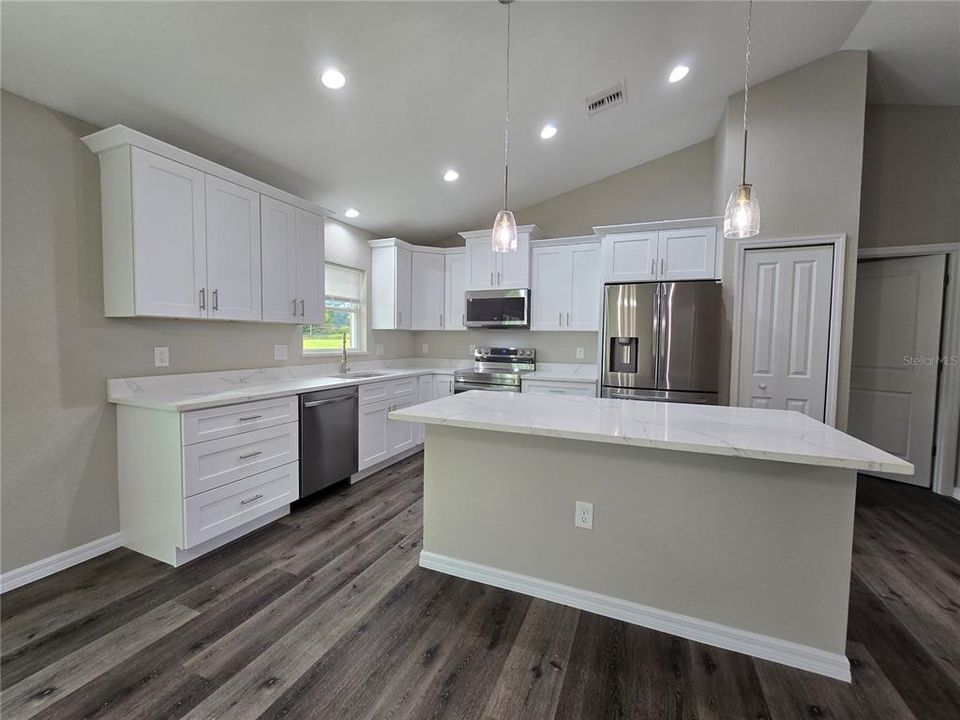 Active With Contract: $255,000 (3 beds, 2 baths, 1380 Square Feet)