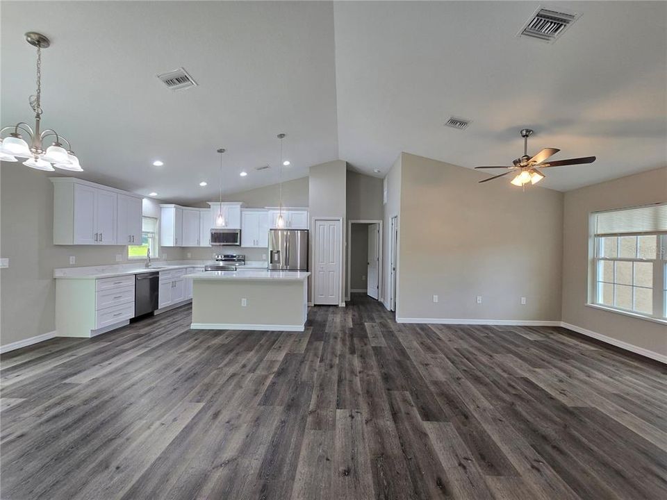 Active With Contract: $255,000 (3 beds, 2 baths, 1380 Square Feet)