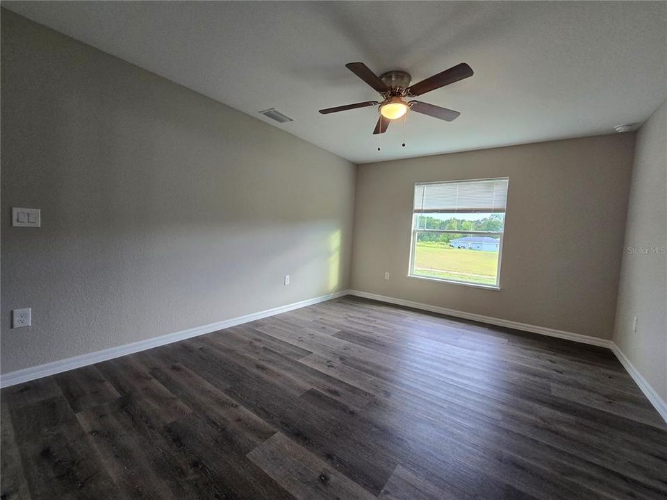 Active With Contract: $255,000 (3 beds, 2 baths, 1380 Square Feet)