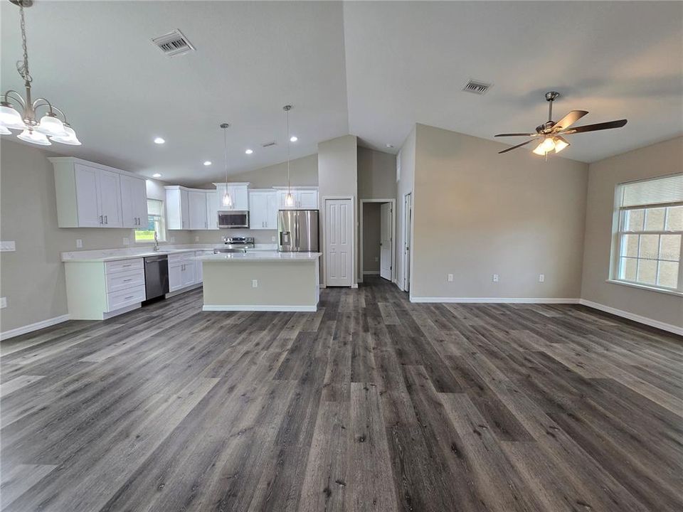 Active With Contract: $255,000 (3 beds, 2 baths, 1380 Square Feet)