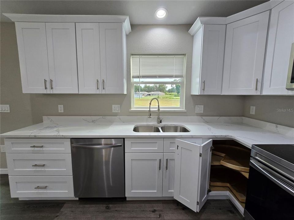 Active With Contract: $255,000 (3 beds, 2 baths, 1380 Square Feet)