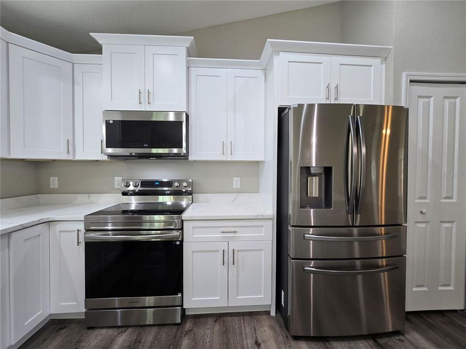 Active With Contract: $255,000 (3 beds, 2 baths, 1380 Square Feet)