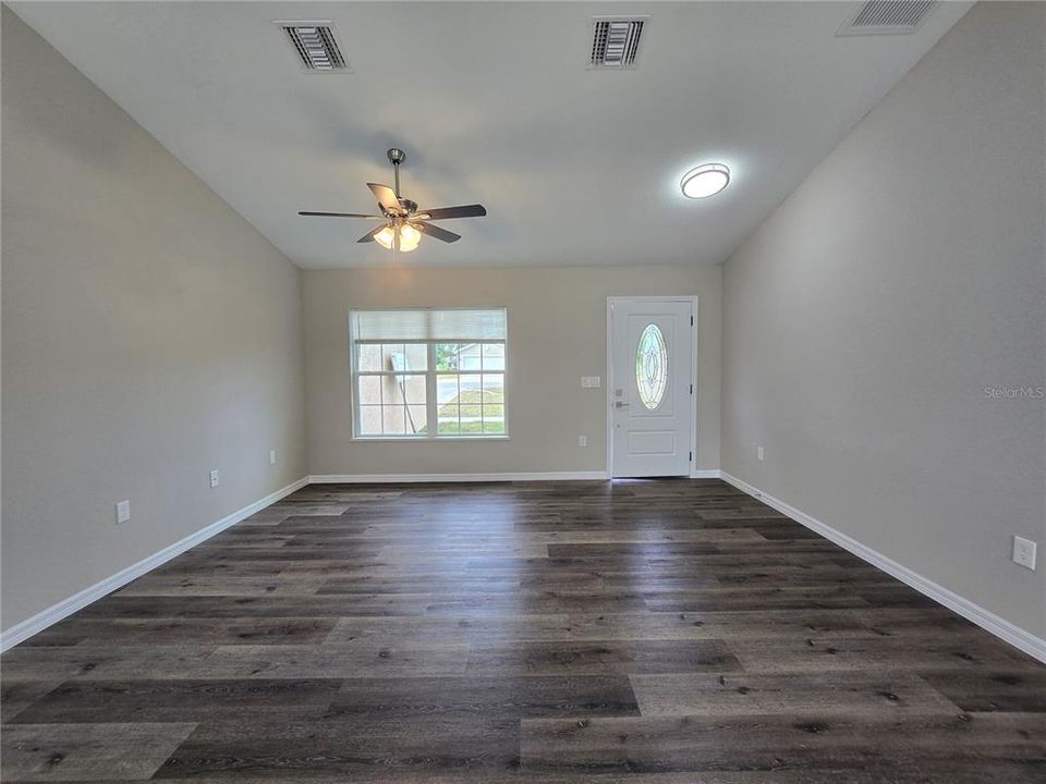 Active With Contract: $255,000 (3 beds, 2 baths, 1380 Square Feet)