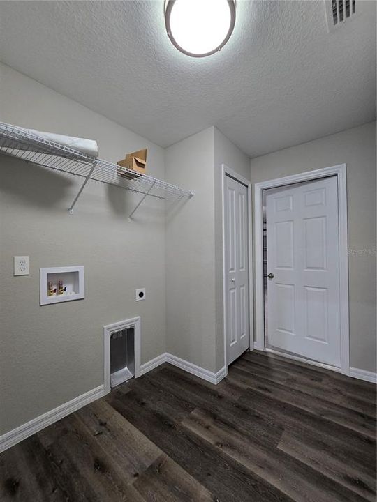 Active With Contract: $255,000 (3 beds, 2 baths, 1380 Square Feet)