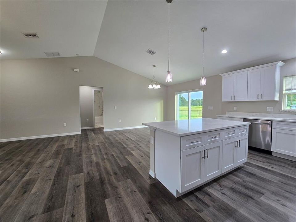 Active With Contract: $255,000 (3 beds, 2 baths, 1380 Square Feet)