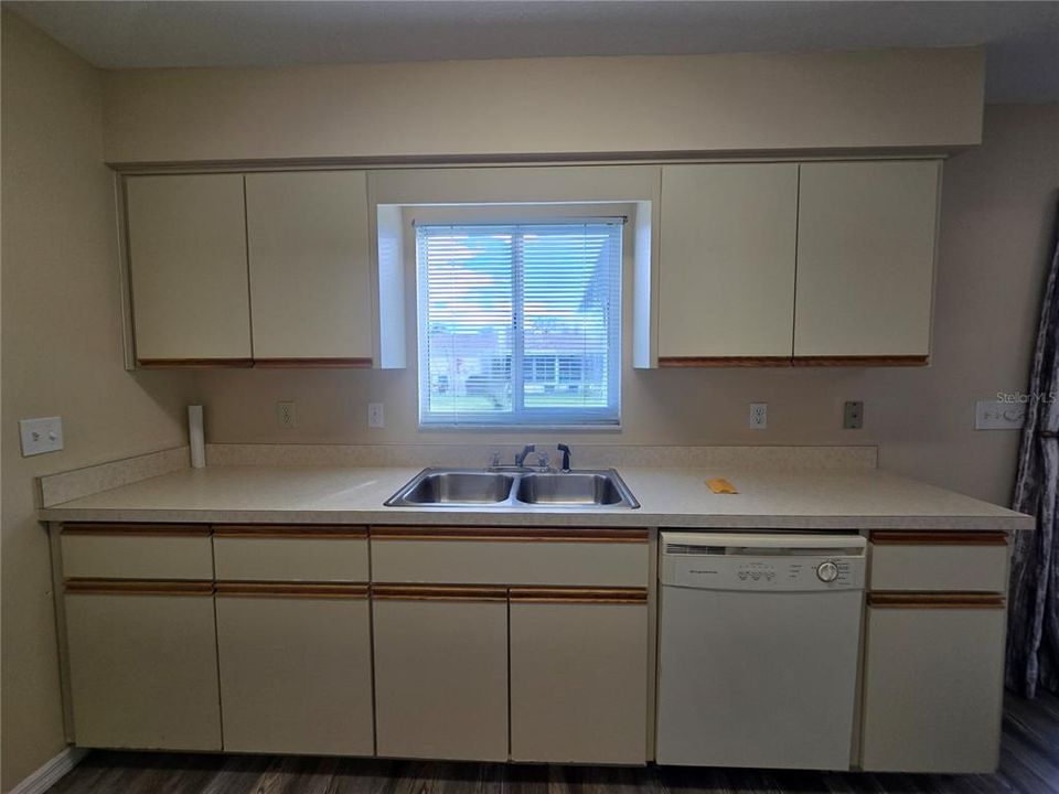 На продажу: $175,000 (2 спален, 2 ванн, 1158 Квадратных фут)