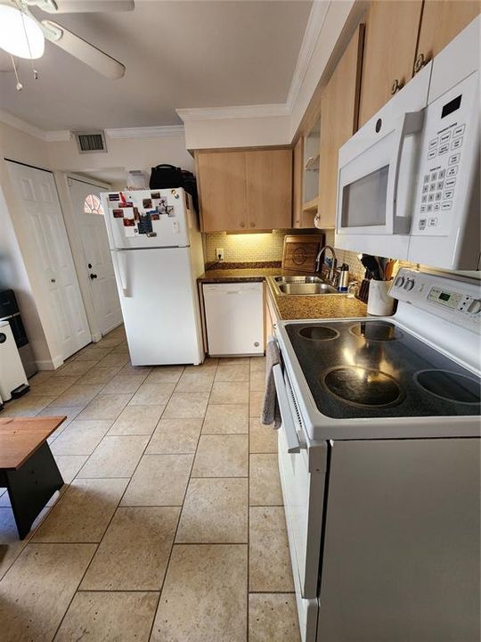 Activo con contrato: $2,250 (2 camas, 1 baños, 1074 Pies cuadrados)