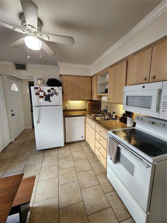 Activo con contrato: $2,250 (2 camas, 1 baños, 1074 Pies cuadrados)