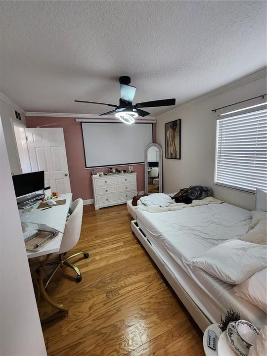 Activo con contrato: $2,250 (2 camas, 1 baños, 1074 Pies cuadrados)