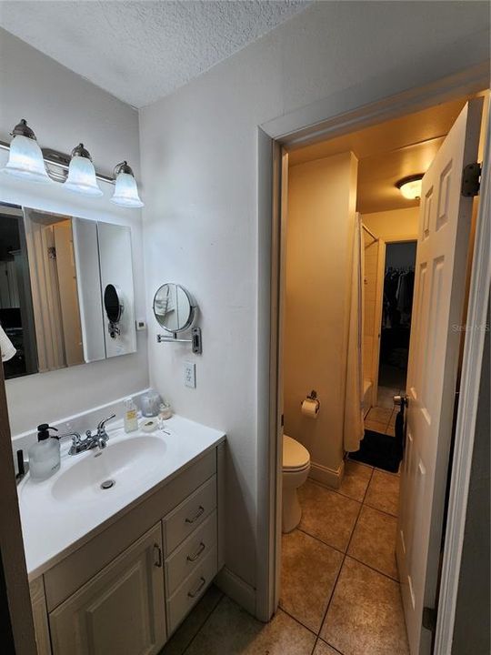 Activo con contrato: $2,250 (2 camas, 1 baños, 1074 Pies cuadrados)