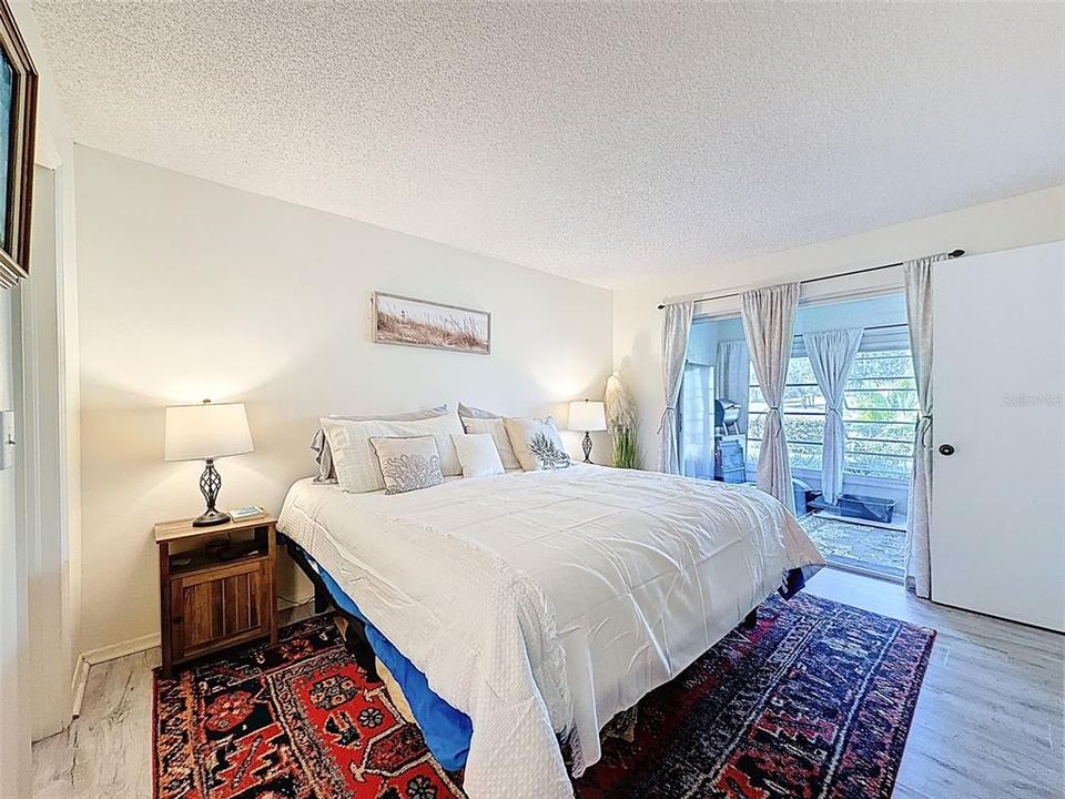 На продажу: $149,000 (2 спален, 2 ванн, 1070 Квадратных фут)