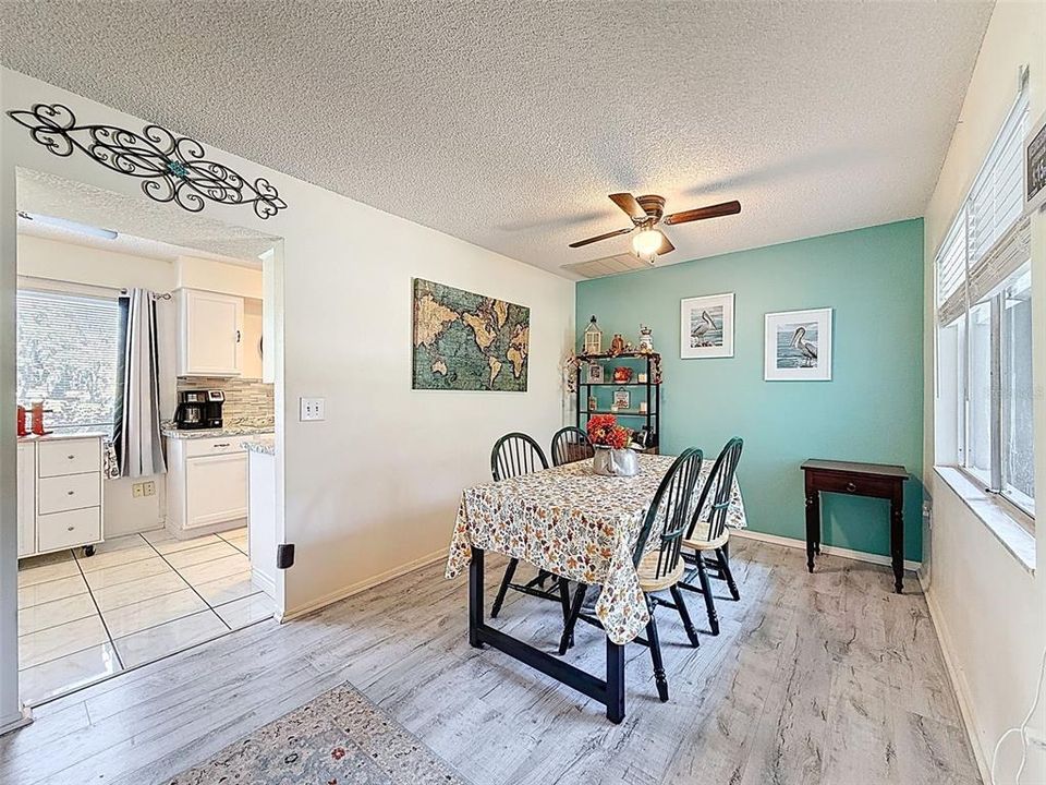 На продажу: $149,000 (2 спален, 2 ванн, 1070 Квадратных фут)