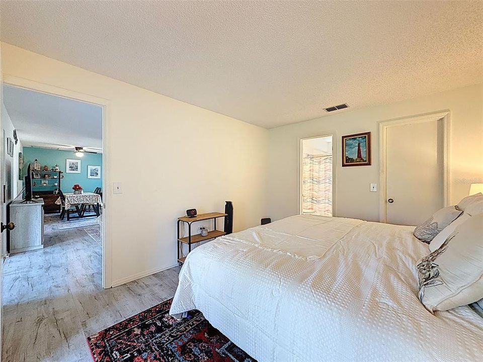 На продажу: $149,000 (2 спален, 2 ванн, 1070 Квадратных фут)