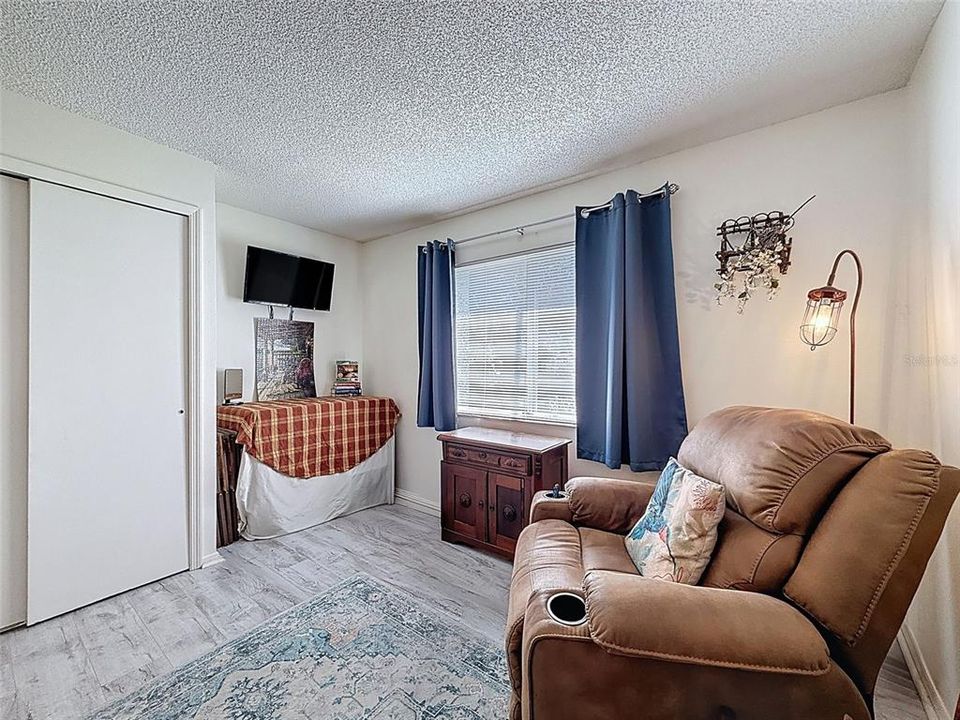 На продажу: $149,000 (2 спален, 2 ванн, 1070 Квадратных фут)