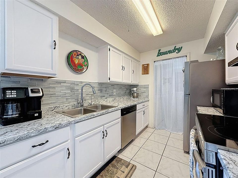 На продажу: $149,000 (2 спален, 2 ванн, 1070 Квадратных фут)