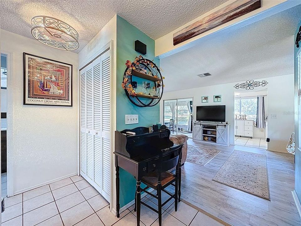 На продажу: $149,000 (2 спален, 2 ванн, 1070 Квадратных фут)