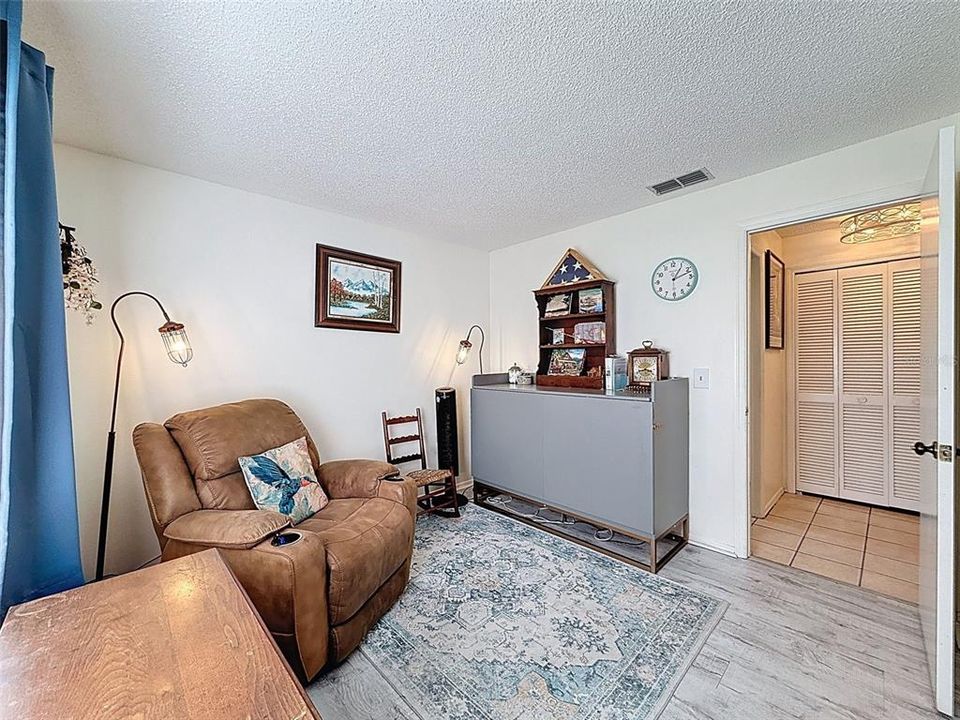 На продажу: $149,000 (2 спален, 2 ванн, 1070 Квадратных фут)