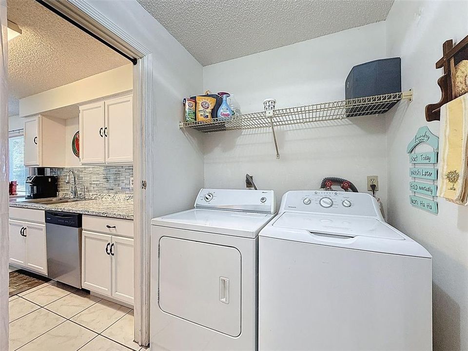 На продажу: $149,000 (2 спален, 2 ванн, 1070 Квадратных фут)