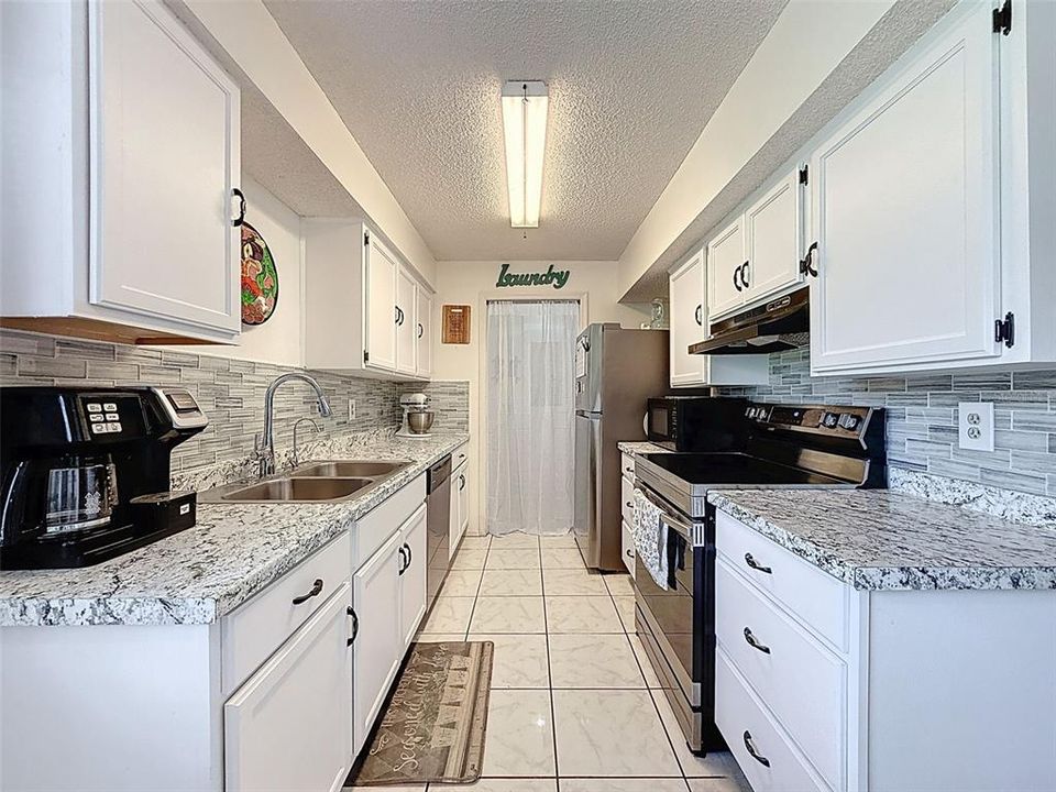 На продажу: $149,000 (2 спален, 2 ванн, 1070 Квадратных фут)