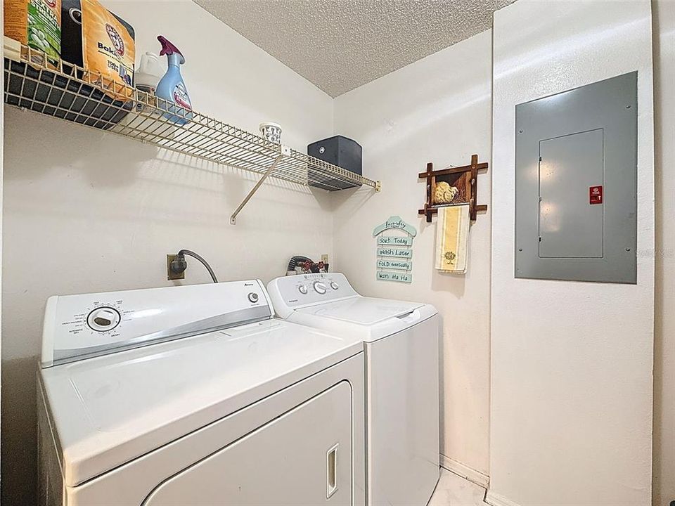 На продажу: $149,000 (2 спален, 2 ванн, 1070 Квадратных фут)