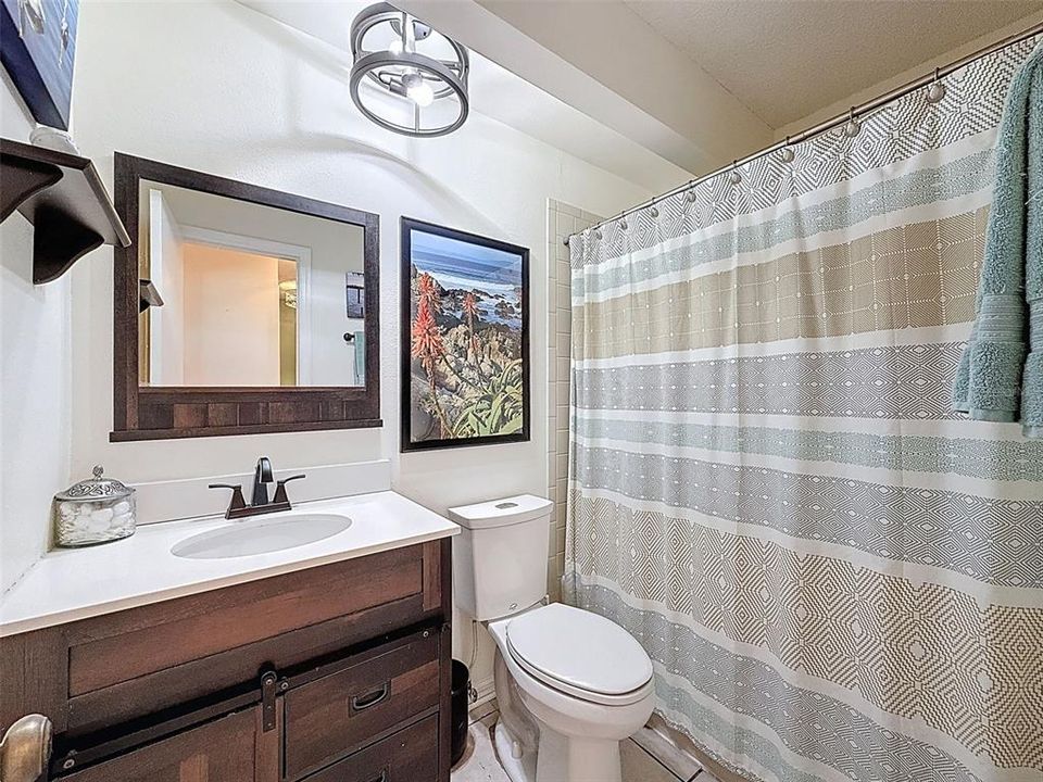 На продажу: $149,000 (2 спален, 2 ванн, 1070 Квадратных фут)