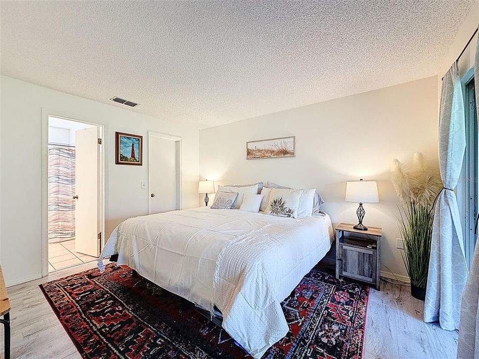 На продажу: $149,000 (2 спален, 2 ванн, 1070 Квадратных фут)