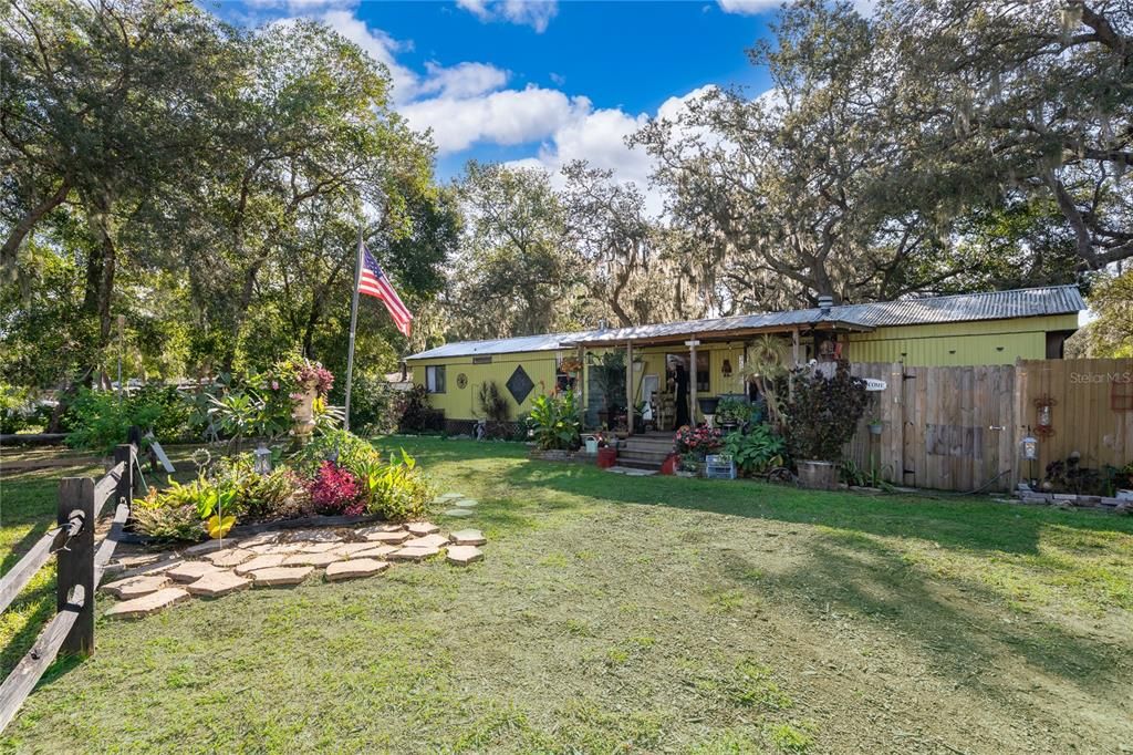 For Sale: $120,000 (2 beds, 2 baths, 840 Square Feet)