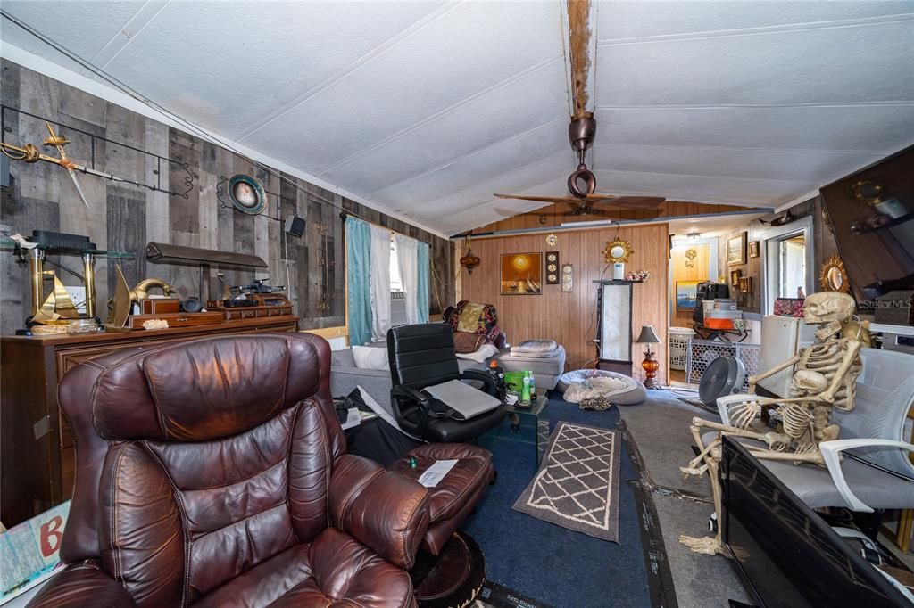 For Sale: $120,000 (2 beds, 2 baths, 840 Square Feet)