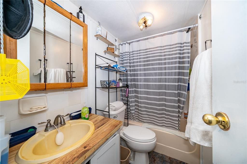 For Sale: $120,000 (2 beds, 2 baths, 840 Square Feet)