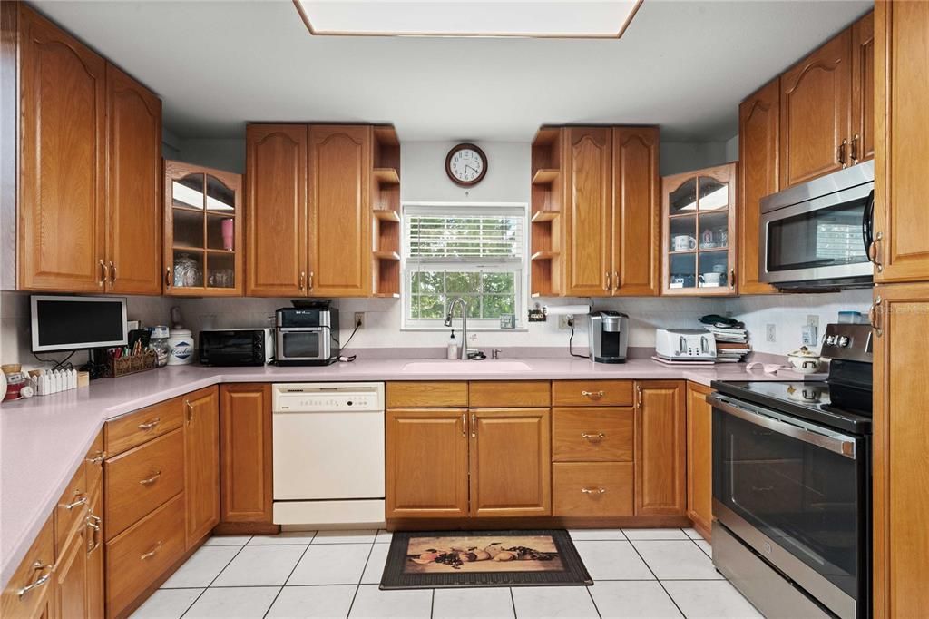 待售: $670,000 (3 贝兹, 3 浴室, 2605 平方英尺)