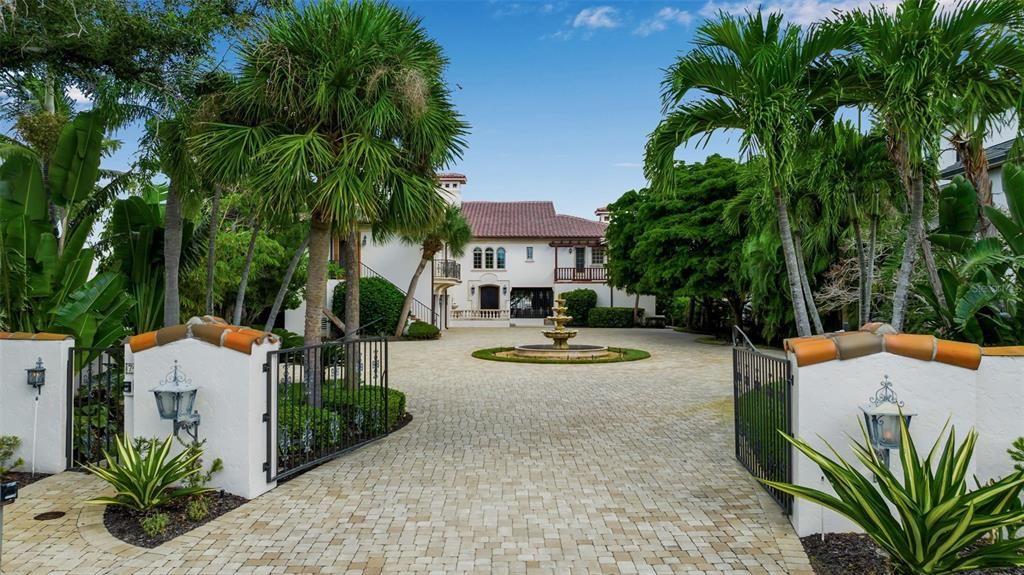 For Sale: $4,995,000 (4 beds, 4 baths, 6827 Square Feet)