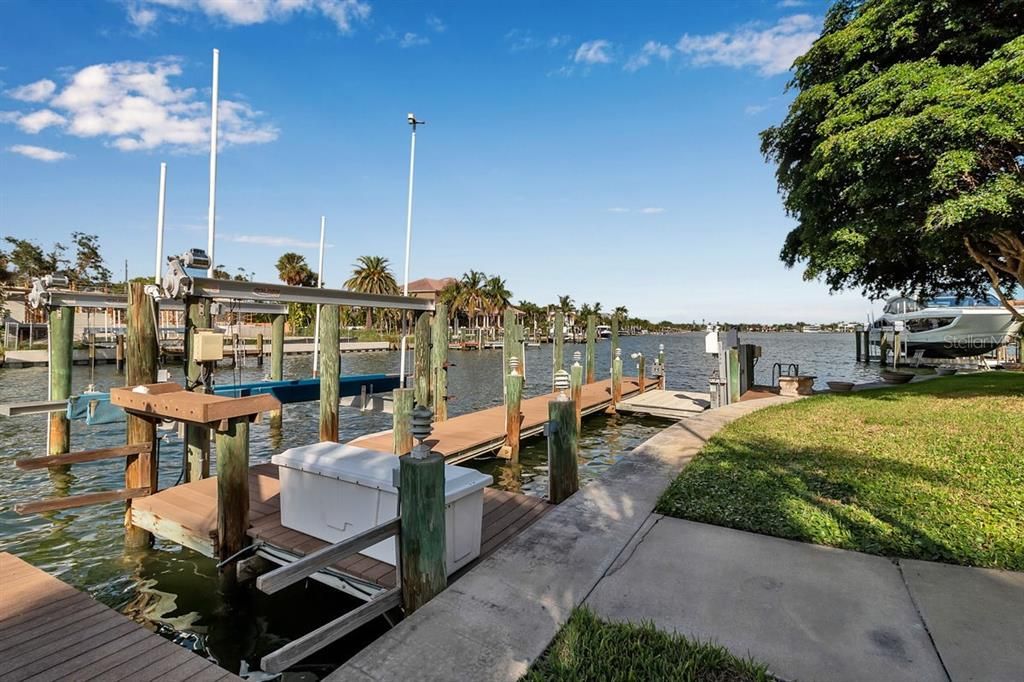 For Sale: $4,995,000 (4 beds, 4 baths, 6827 Square Feet)