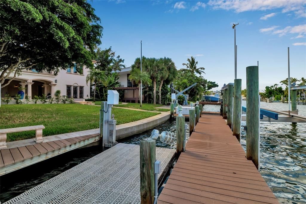 For Sale: $4,995,000 (4 beds, 4 baths, 6827 Square Feet)