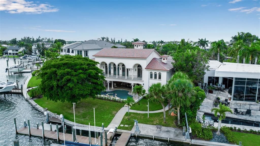 For Sale: $4,995,000 (4 beds, 4 baths, 6827 Square Feet)