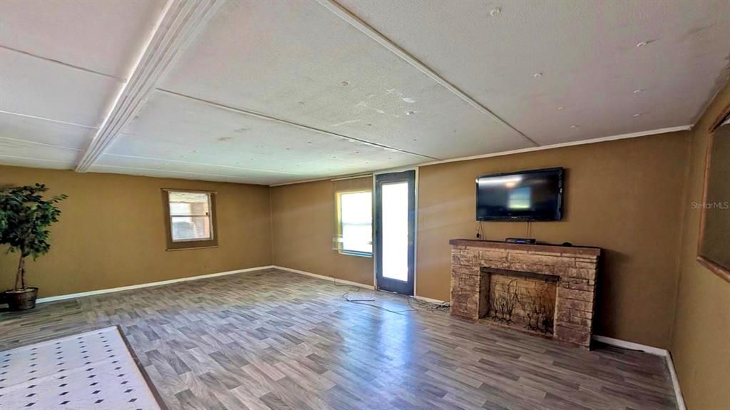 For Sale: $135,000 (3 beds, 1 baths, 1152 Square Feet)