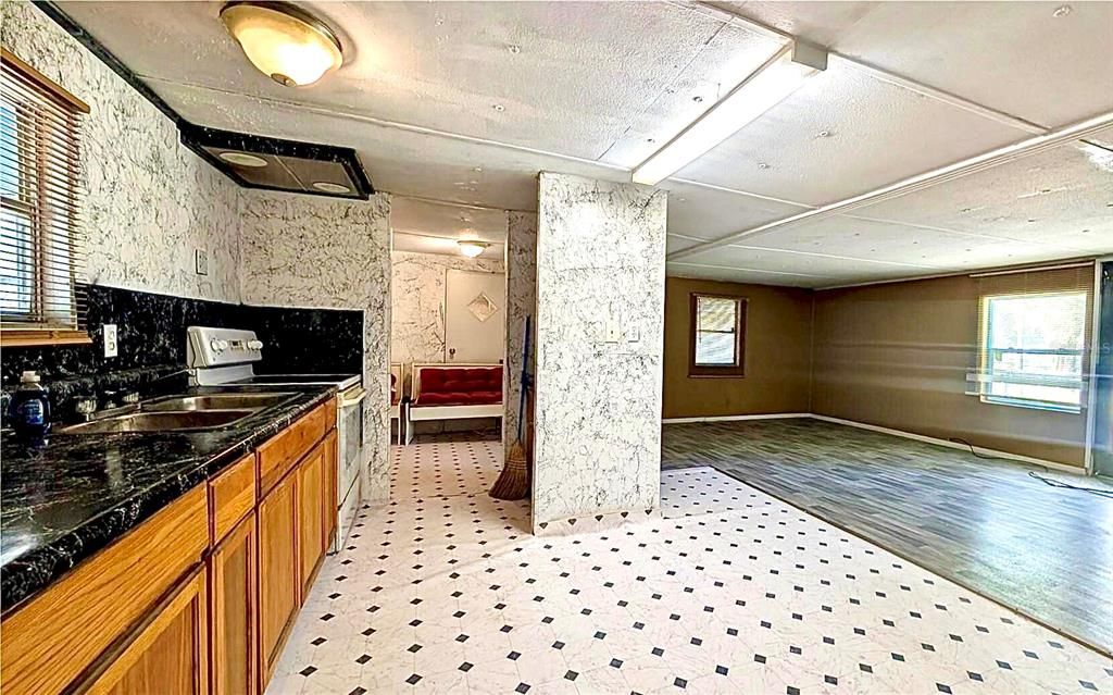 For Sale: $135,000 (3 beds, 1 baths, 1152 Square Feet)