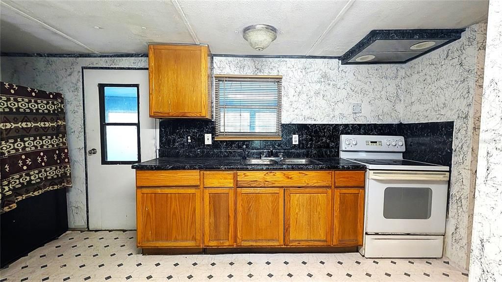 For Sale: $135,000 (3 beds, 1 baths, 1152 Square Feet)