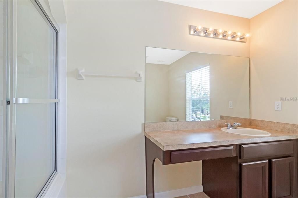 待售: $295,000 (2 贝兹, 2 浴室, 1390 平方英尺)