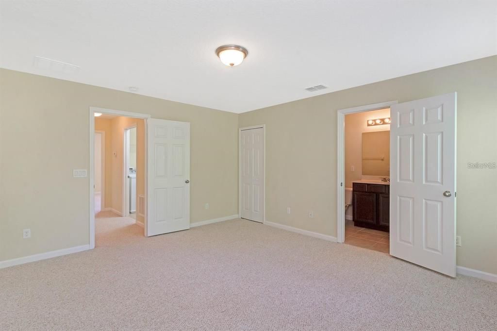 待售: $295,000 (2 贝兹, 2 浴室, 1390 平方英尺)