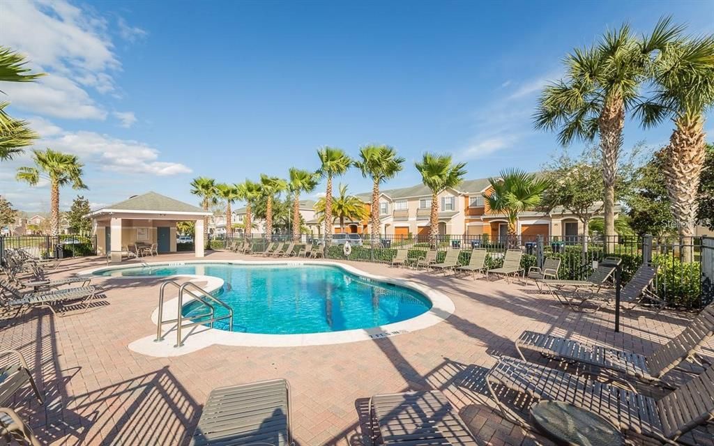 待售: $295,000 (2 贝兹, 2 浴室, 1390 平方英尺)