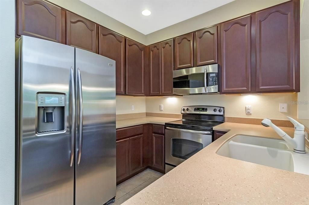 待售: $295,000 (2 贝兹, 2 浴室, 1390 平方英尺)