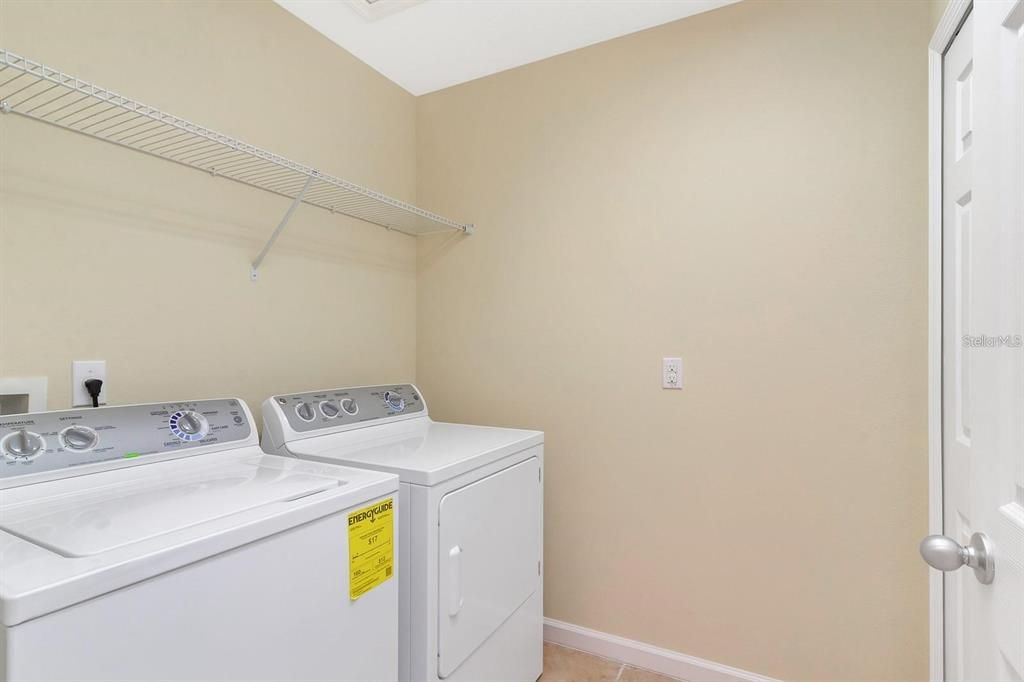 待售: $295,000 (2 贝兹, 2 浴室, 1390 平方英尺)