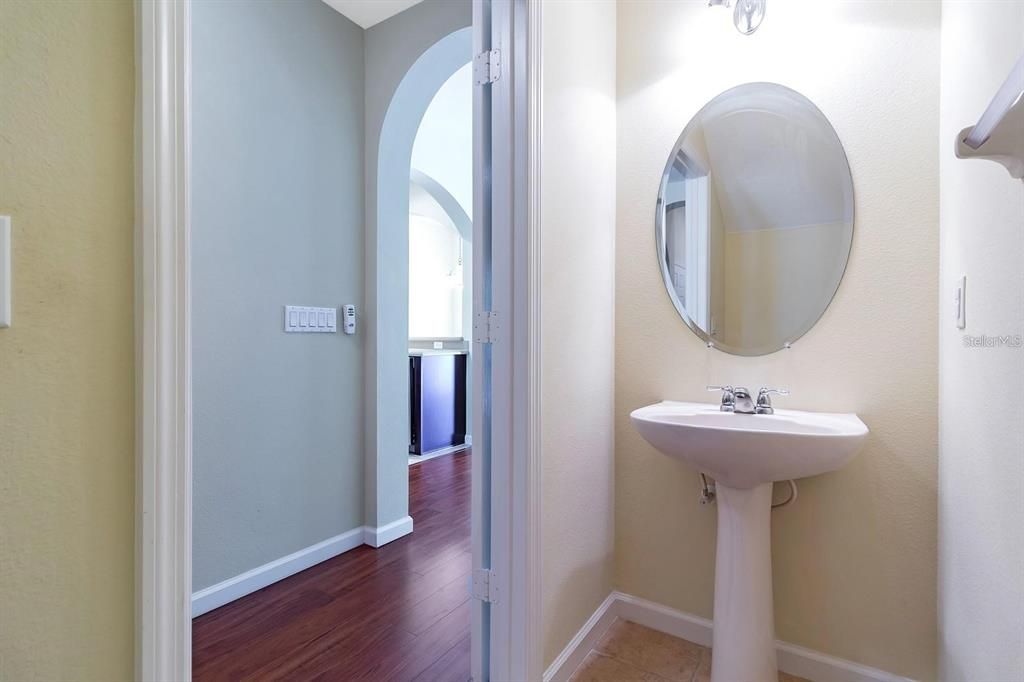 待售: $295,000 (2 贝兹, 2 浴室, 1390 平方英尺)