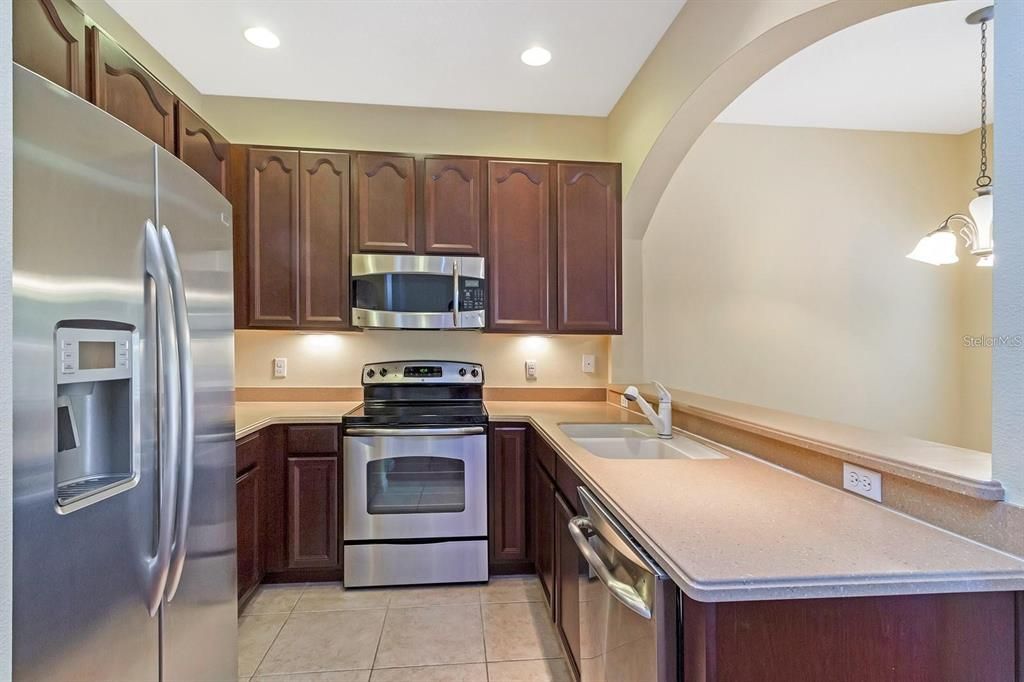 待售: $295,000 (2 贝兹, 2 浴室, 1390 平方英尺)